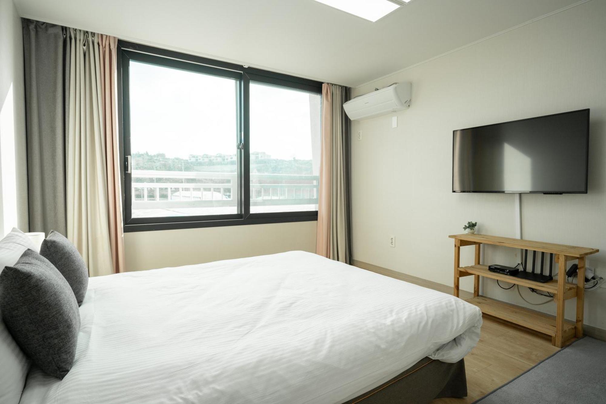 Living In Jeju Island Apartment Exterior photo