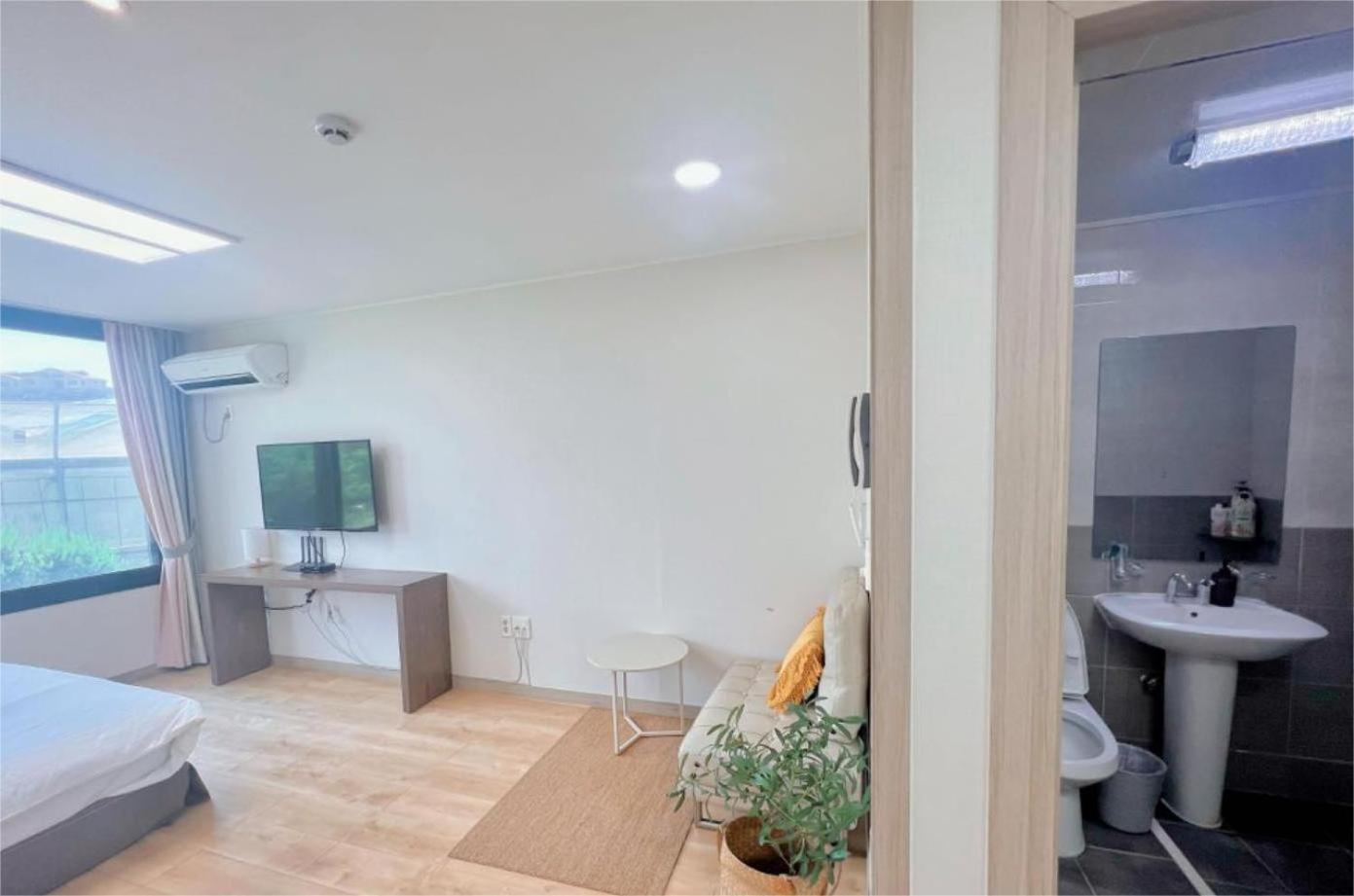 Living In Jeju Island Apartment Exterior photo