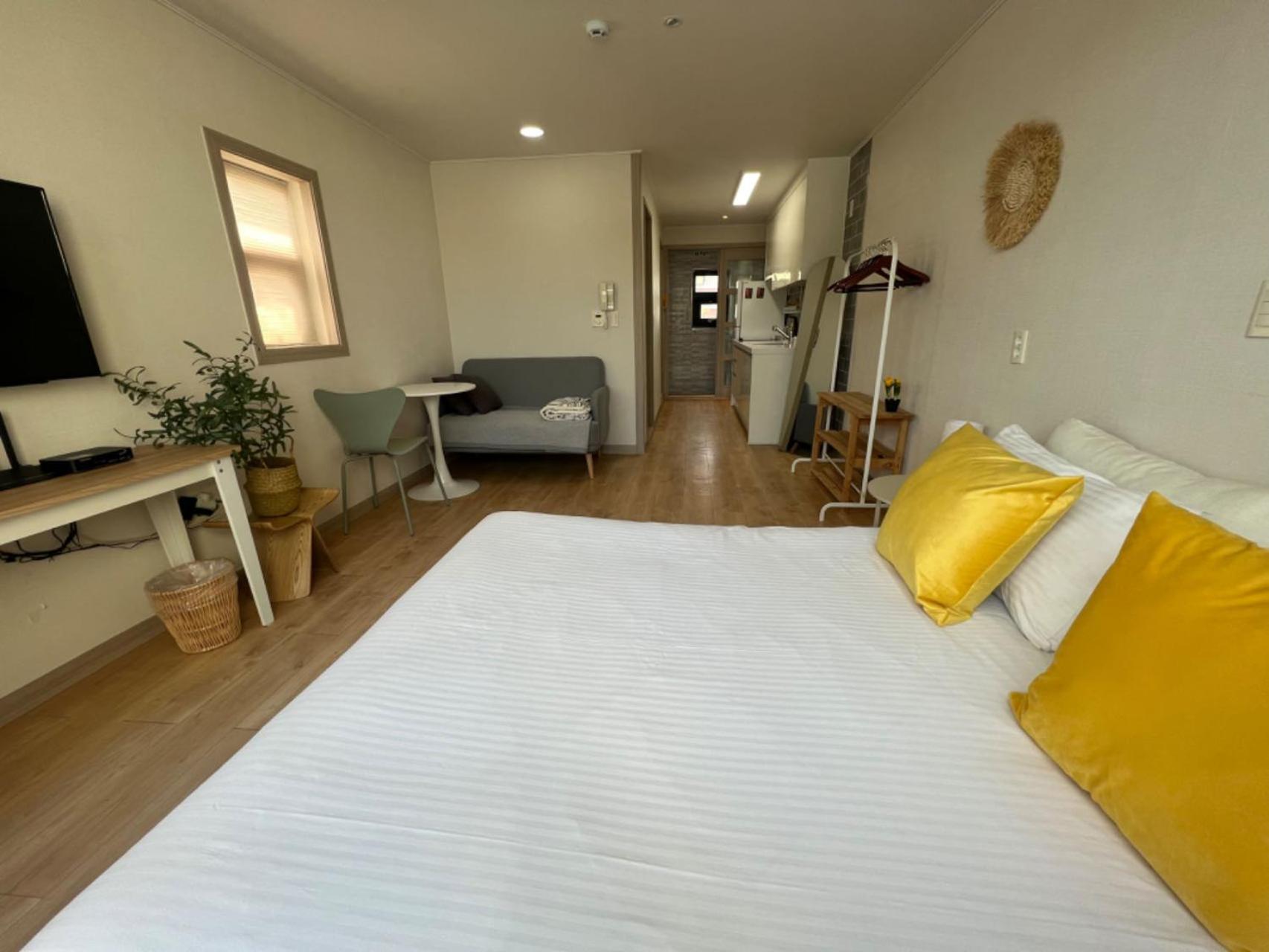 Living In Jeju Island Apartment Exterior photo